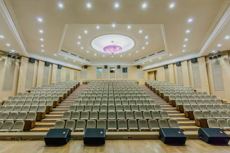 Киноконцертный зал в санатории Заря в городе Кисловодске - фотография