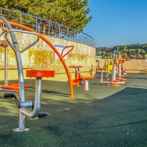 Тренажерная уличная площадка в санатории Заря в городе Кисловодске - фотография