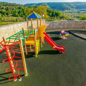 Детская площадка в санатории Заря в городе Кисловодске - фотография