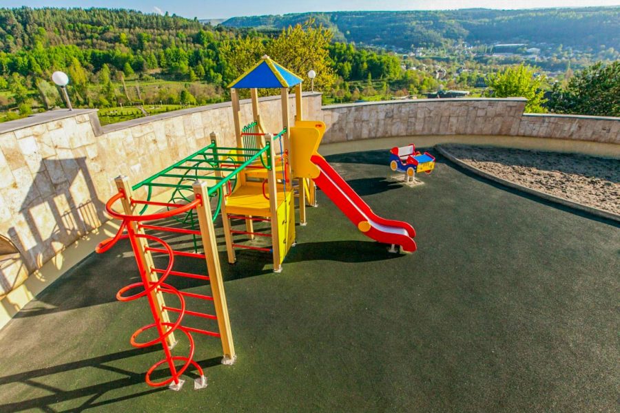 Детская площадка в санатории Заря в городе Кисловодске - фотография