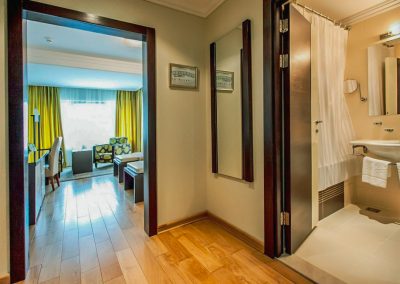 Двухместный номер в санатории Заря в городе Кисловодске - фотография