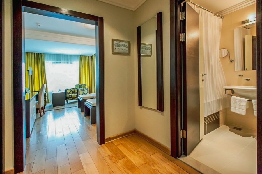 Двухместный номер в санатории Заря в городе Кисловодске - фотография