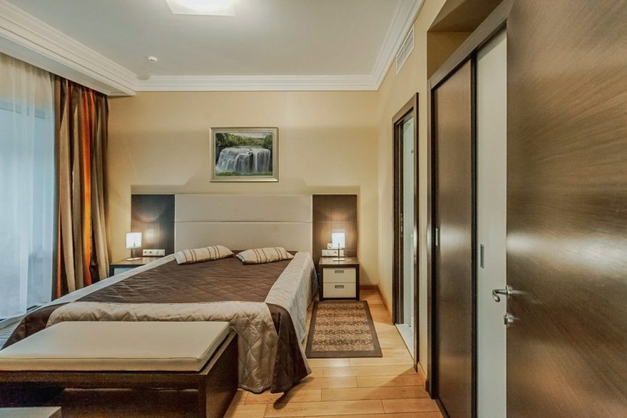 Двухкомнатный люкс в санатории Заря в городе Кисловодске - фотография