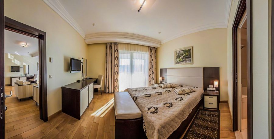 Двухкомнатный люкс в санатории Заря в городе Кисловодске - фотография
