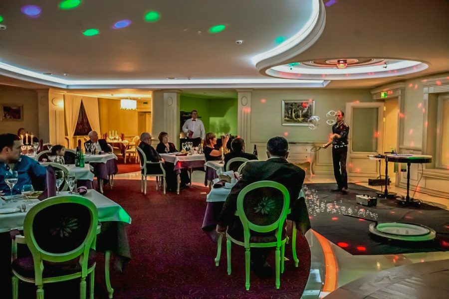 Шоу мыльных пузырей в санатории Заря в городе Кисловодске - фотография