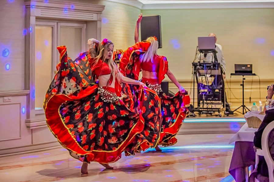 Танцевальное шоу в санатории Заря в городе Кисловодске - фотография