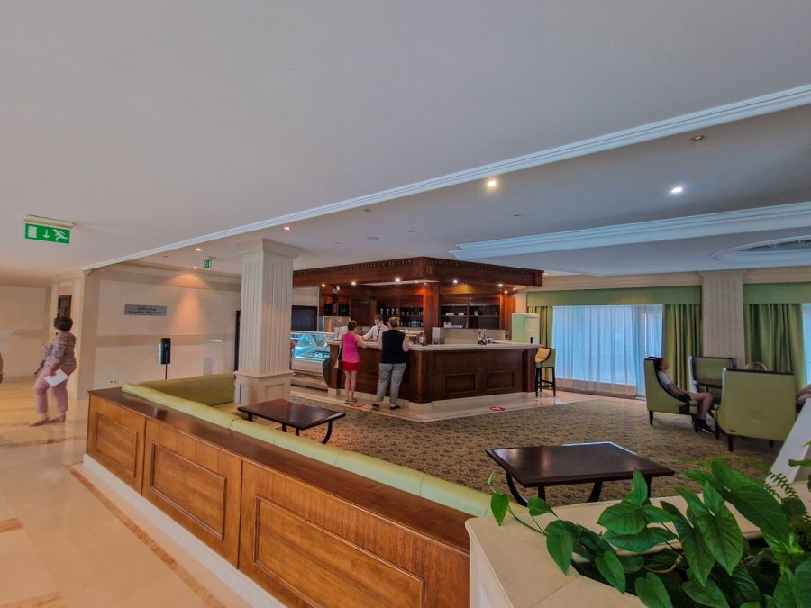 Холл в санатории Заря в городе Кисловодске - фотография