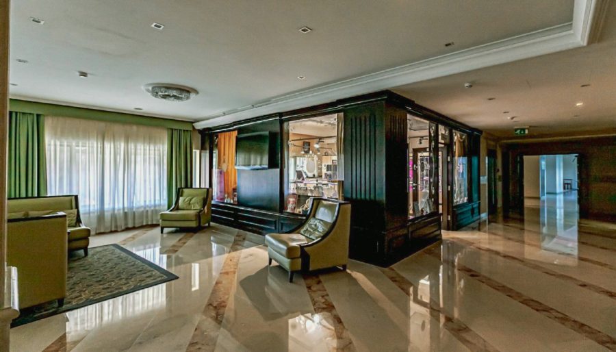 Холл в санатории Заря в городе Кисловодске - фотография