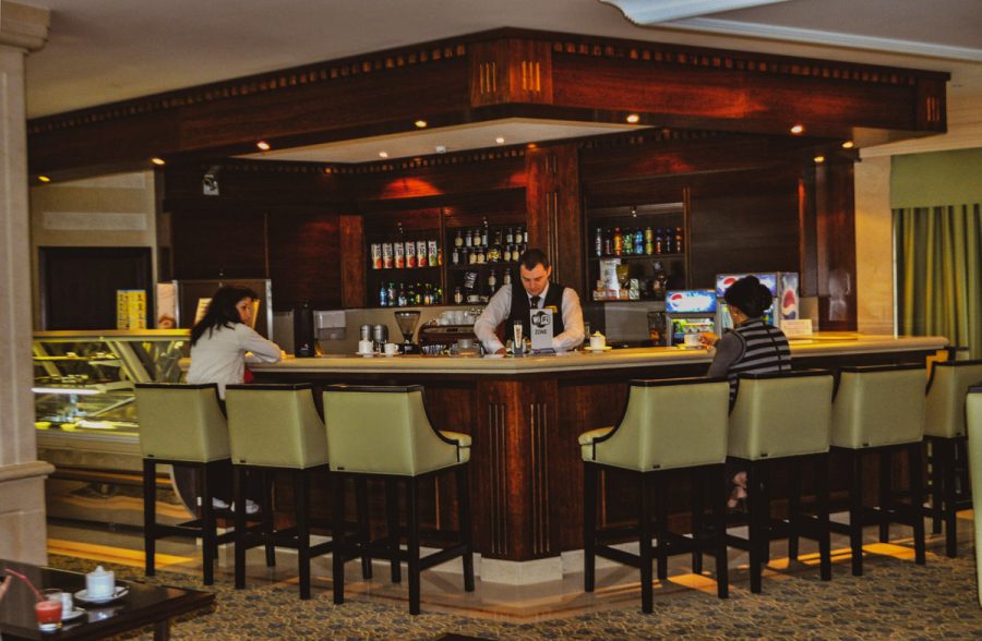 Лобби бар в санатории Заря в городе Кисловодске - фотография