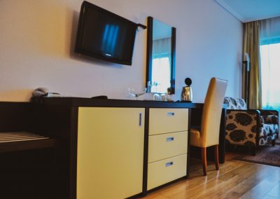 Двухместный номер в санатории Заря в городе Кисловодске - фотография