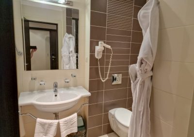 Двухместный номер в санатории Заря в городе Кисловодске - фотография