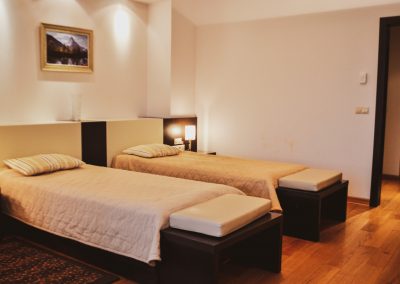 Двухместный номер в санатории Заря в городе Кисловодске - фотография