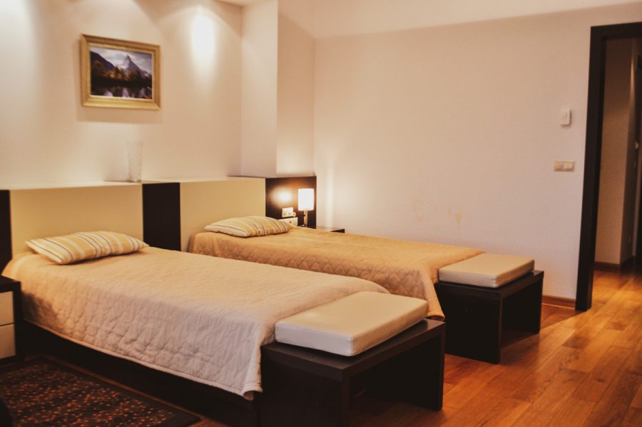 Двухместный номер в санатории Заря в городе Кисловодске - фотография