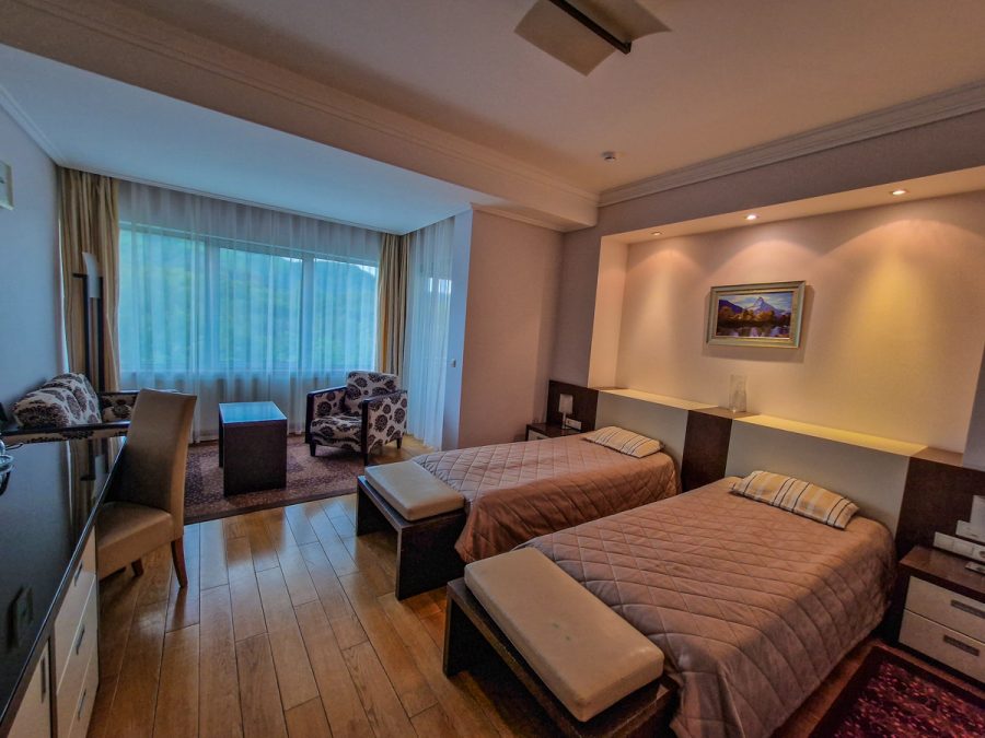 Двухместный номер в санатории Заря в городе Кисловодске - фотография
