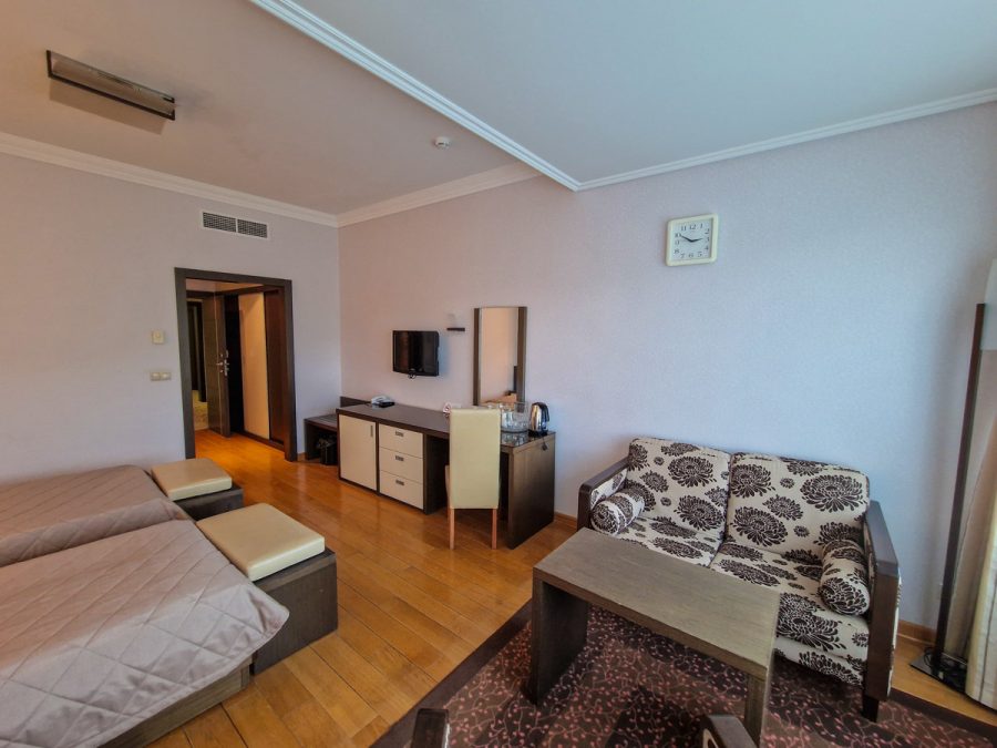 Двухместный номер в санатории Заря в городе Кисловодске - фотография