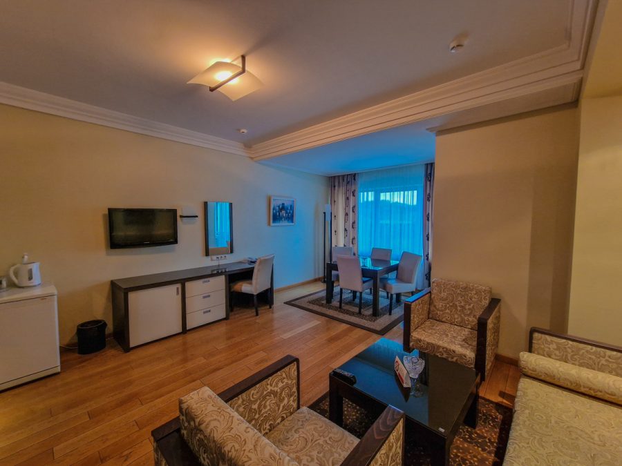 Двухкомнатный люкс в санатории Заря в городе Кисловодске - фотография