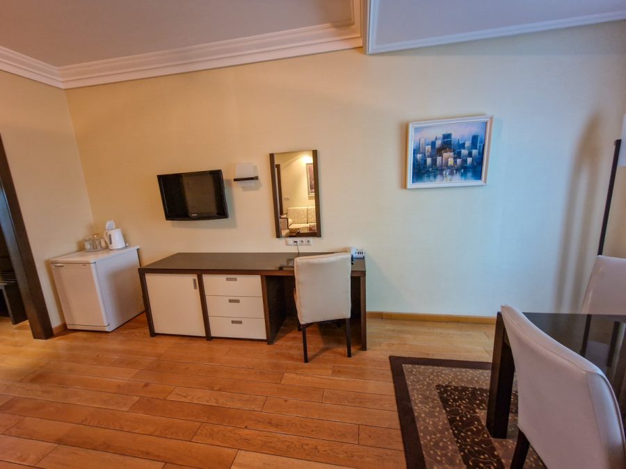 Двухкомнатный люкс в санатории Заря в городе Кисловодске - фотография