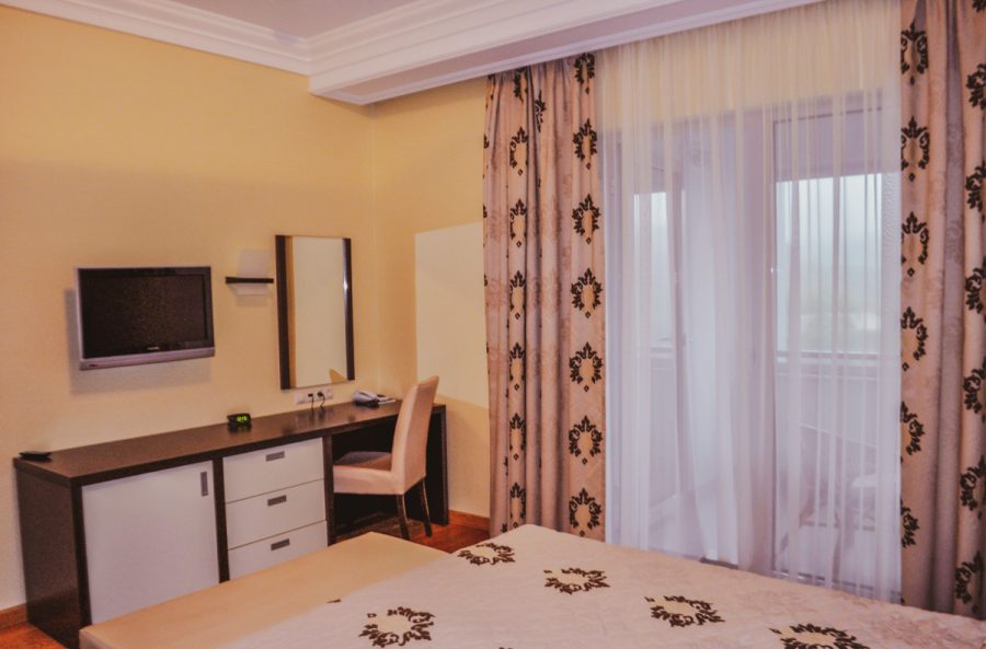 Двухкомнатный люкс в санатории Заря в городе Кисловодске - фотография