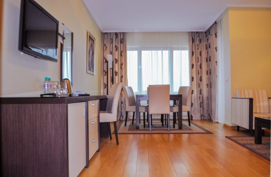 Двухкомнатный люкс в санатории Заря в городе Кисловодске - фотография