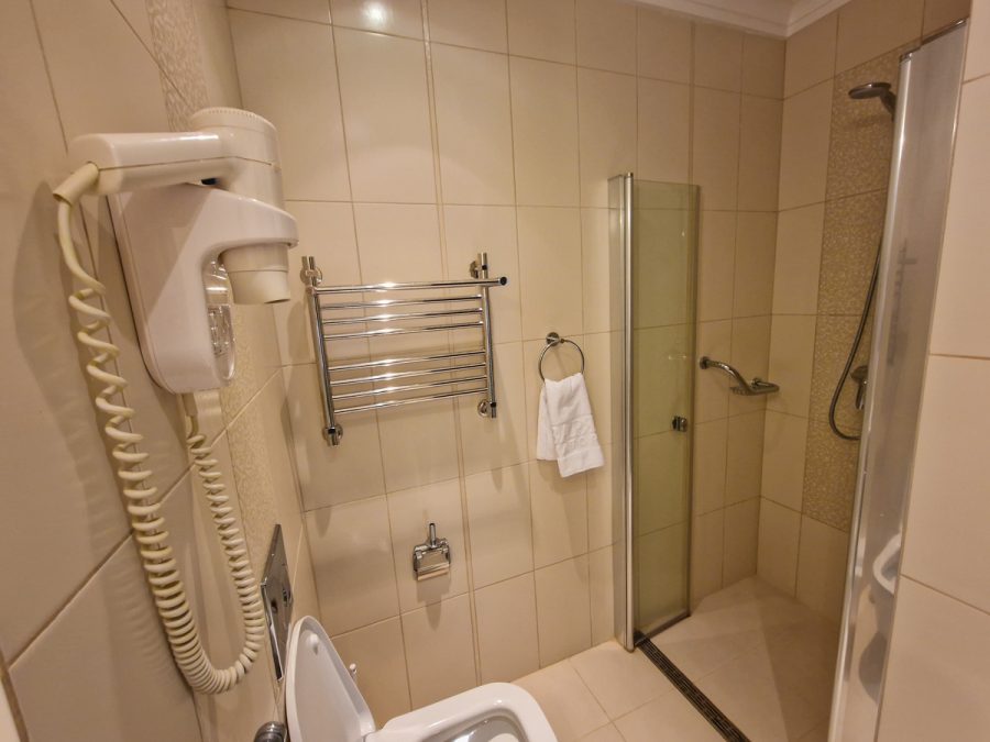 Двухкомнатный люкс в санатории Заря в городе Кисловодске - фотография