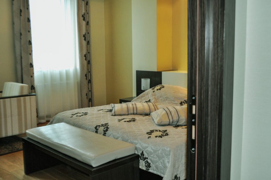 Двухкомнатный люкс в санатории Заря в городе Кисловодске - фотография