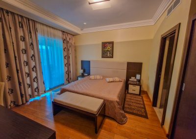 Двухкомнатный люкс в санатории Заря в городе Кисловодске - фотография