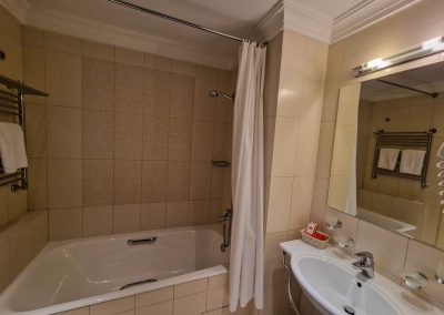 Двухкомнатный люкс в санатории Заря в городе Кисловодске - фотография