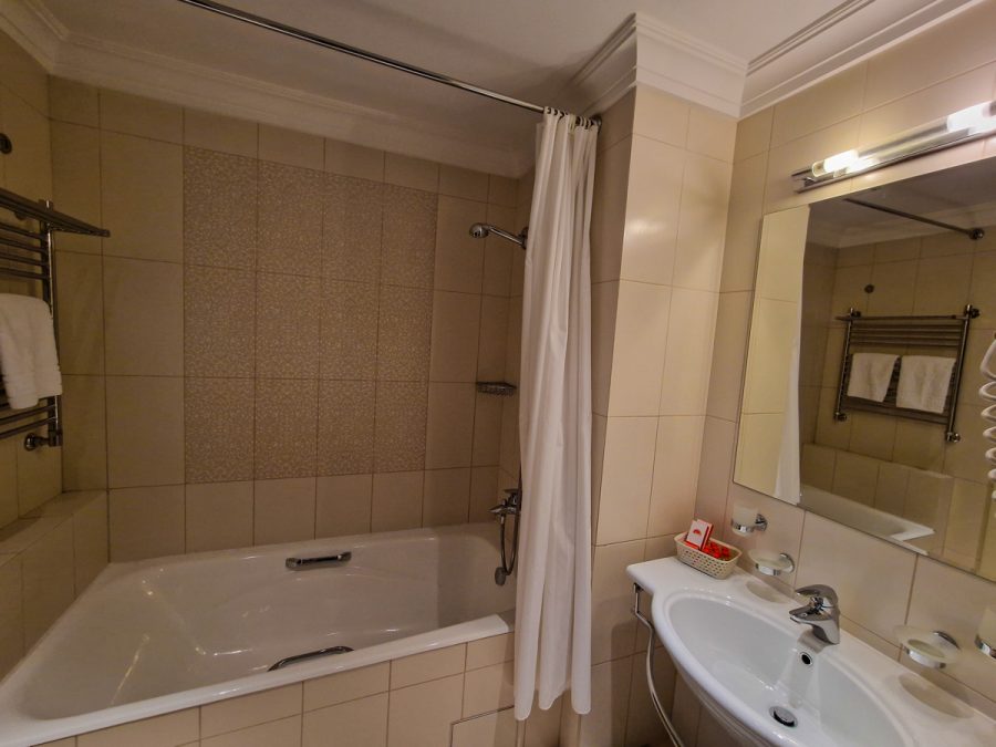 Двухкомнатный люкс в санатории Заря в городе Кисловодске - фотография