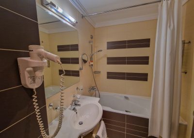 Одноместный номер в санатории Заря в городе Кисловодске - фотография