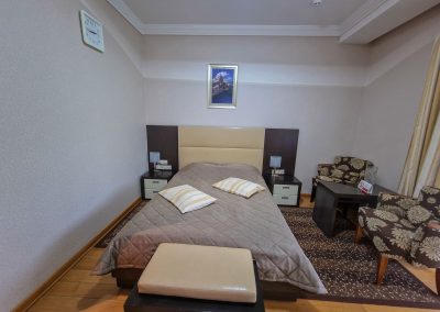 Одноместный номер в санатории Заря в городе Кисловодске - фотография