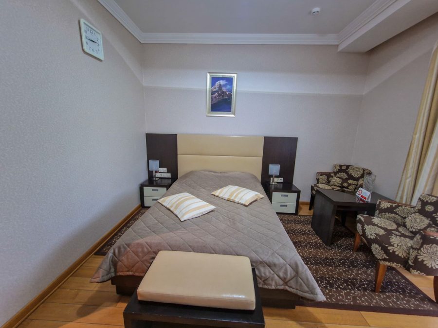 Одноместный номер в санатории Заря в городе Кисловодске - фотография