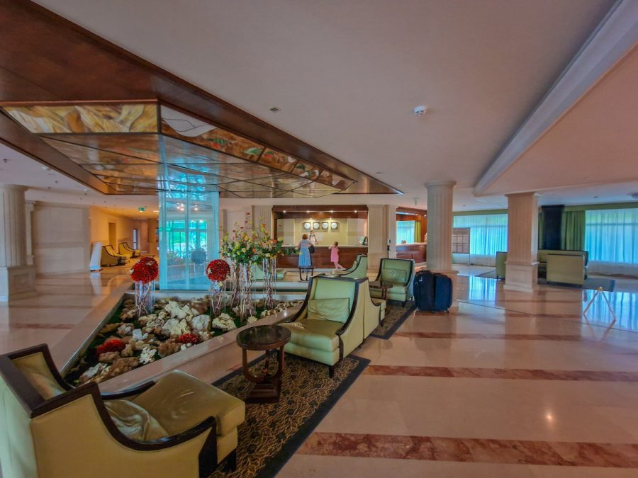 Ресепшн в санатории Заря в городе Кисловодске - фотография