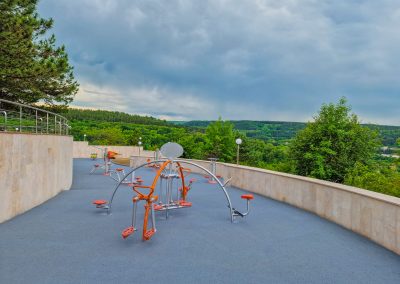 Тренажерная уличная площадка в санатории Заря в городе Кисловодске - фотография