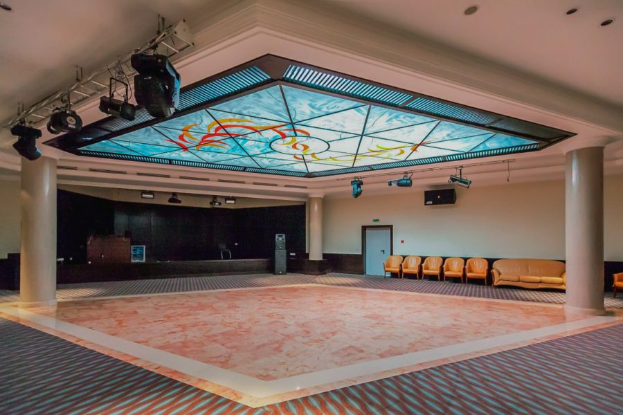 Танцевальный зал в санатории Заря в городе Кисловодске - фотография