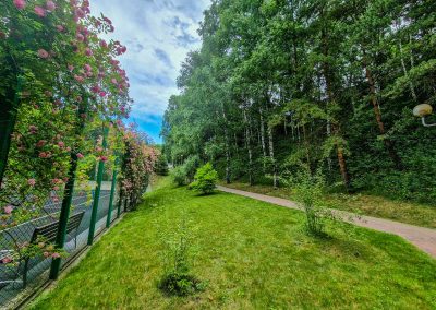Территория в санатории Заря в городе Кисловодске - фотография