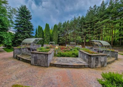 Территория в санатории Заря в городе Кисловодске - фотография