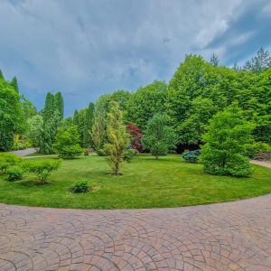 Территория в санатории Заря в городе Кисловодске - фотография