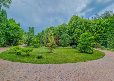 Территория в санатории Заря в городе Кисловодске - фотография