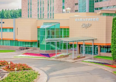 Территория в санатории Заря в городе Кисловодске - фотография