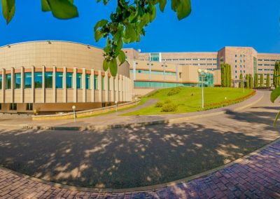 Территория в санатории Заря в городе Кисловодске - фотография