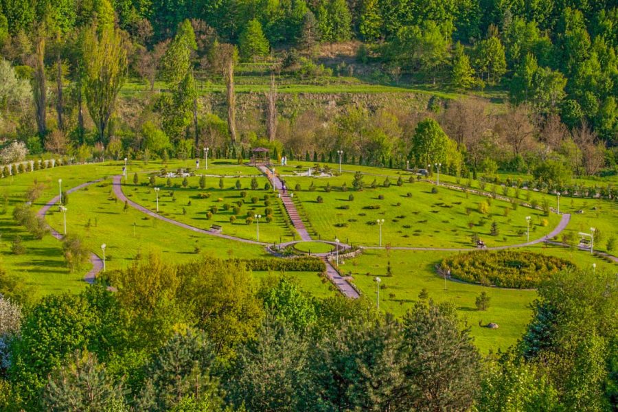 Парк на территории в санатории Заря в городе Кисловодске - фотография